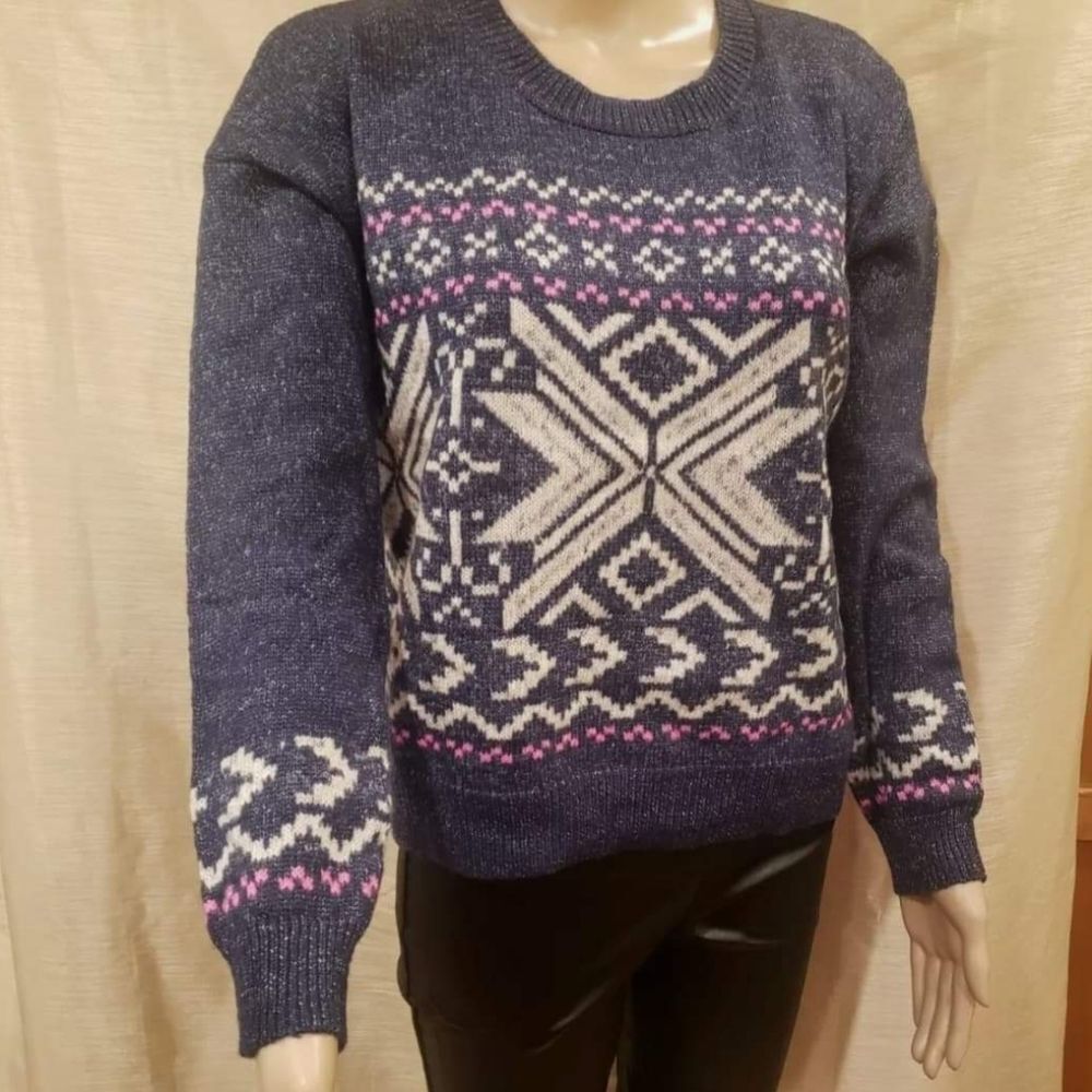 NWT Hippie Rose new blue printed sweater size M